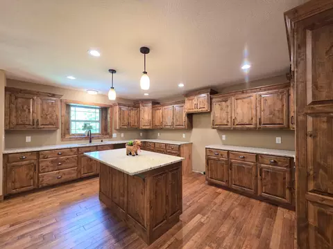Kitchen - 235 Kings Way Dr, Marshfield, MO 65706 photo 2 of 8