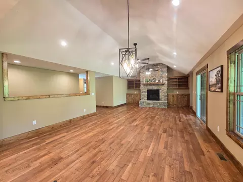 Living - 235 Kings Way Dr, Marshfield, MO 65706 photo 5 of 8