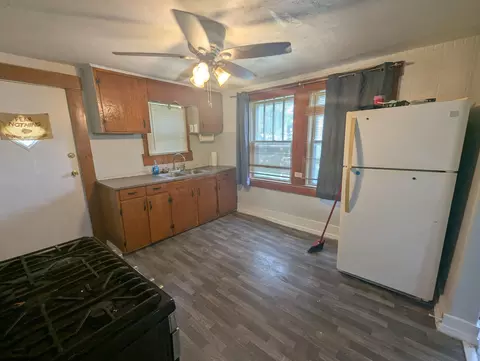 Kitchen - 18 W Delta St, Aurora, MO 65605 photo 2 of 2
