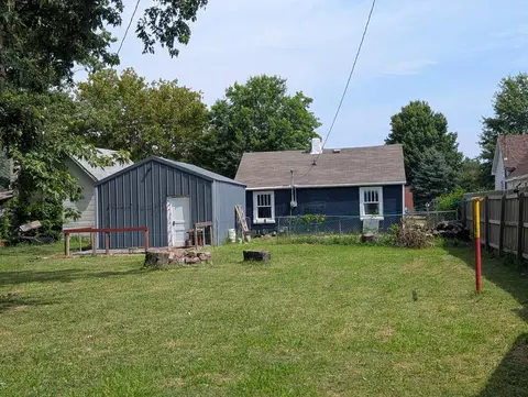 Exterior - 18 W Delta St, Aurora, MO 65605 photo 2 of 3