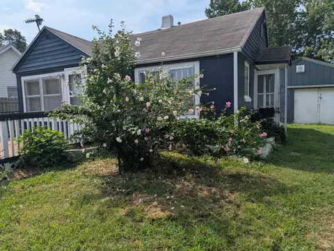 Exterior - 18 W Delta St, Aurora, MO 65605 photo 1 of 3
