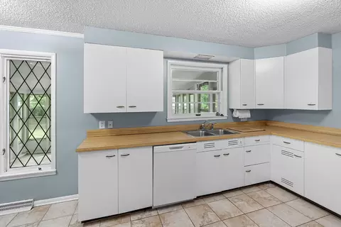 Kitchen - 2266 S Meadowview Ave, Springfield, MO 65804 photo 2 of 4
