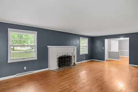 Living - 2266 S Meadowview Ave, Springfield, MO 65804 photo 2 of 7