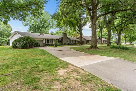 Exterior - 2266 S Meadowview Ave, Springfield, MO 65804 photo 6 of 15