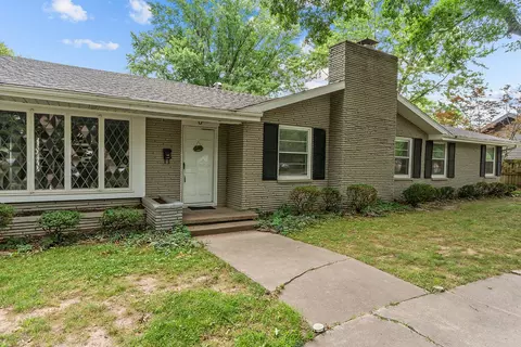 Exterior - 2266 S Meadowview Ave, Springfield, MO 65804 photo 7 of 15