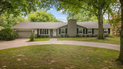 Exterior - 2266 S Meadowview Ave, Springfield, MO 65804 photo 2 of 15
