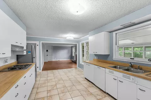 Kitchen - 2266 S Meadowview Ave, Springfield, MO 65804 photo 4 of 4