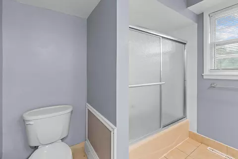Bath - 2266 S Meadowview Ave, Springfield, MO 65804 photo 3 of 3