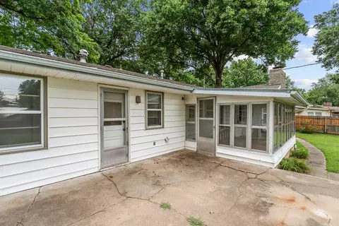 Exterior - 2266 S Meadowview Ave, Springfield, MO 65804 photo 9 of 15
