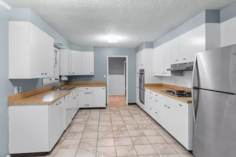 Kitchen - 2266 S Meadowview Ave, Springfield, MO 65804 photo 1 of 4