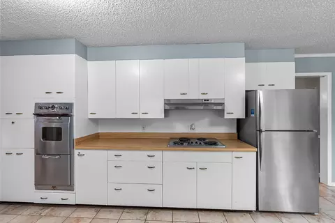Kitchen - 2266 S Meadowview Ave, Springfield, MO 65804 photo 3 of 4