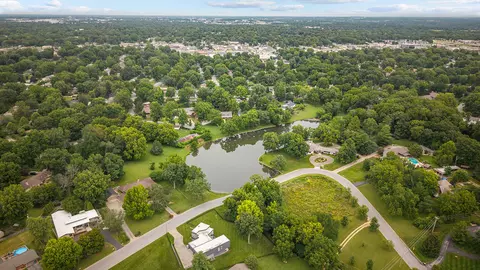 View/Area - 2266 S Meadowview Ave, Springfield, MO 65804 photo 3 of 8