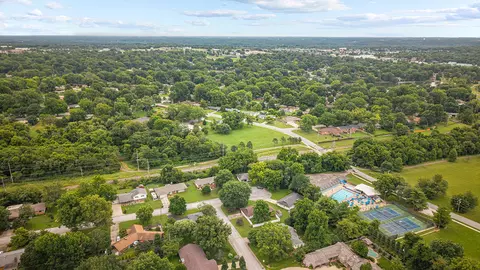 View/Area - 2266 S Meadowview Ave, Springfield, MO 65804 photo 8 of 8