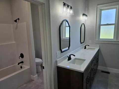 Bath - 138 Brady Ln, Republic, MO 65738 photo 6 of 6