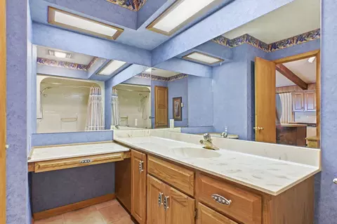 Bath - 17345 Birch Rd, Flemington, MO 65650 photo 2 of 4