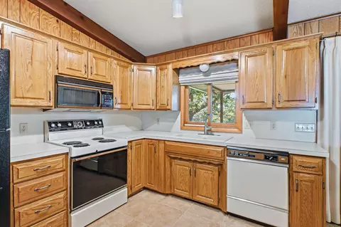 Kitchen - 17345 Birch Rd, Flemington, MO 65650 photo 3 of 4