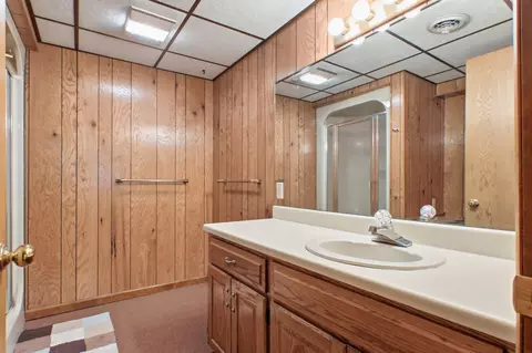 Bath - 17345 Birch Rd, Flemington, MO 65650 photo 3 of 4