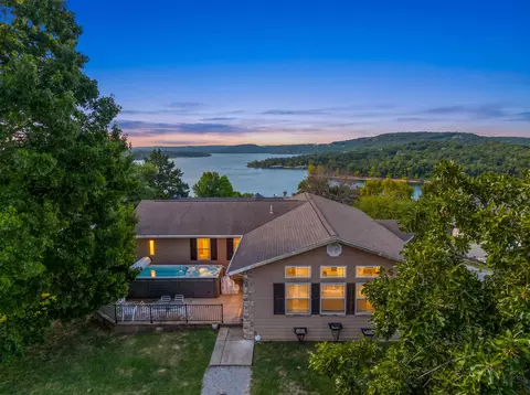 32 Arrowood Ln, Kimberling City, MO 65686