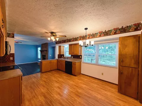 Kitchen - 2633 S Weaver Ave, Springfield, MO 65807 photo 5 of 6