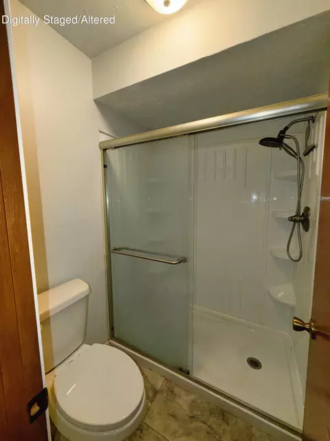 Bath - 2633 S Weaver Ave, Springfield, MO 65807 photo 3 of 4