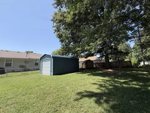 Exterior - 2633 S Weaver Ave, Springfield, MO 65807 photo 12 of 14