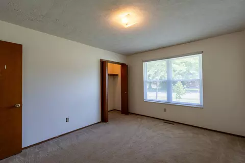 Bedroom - 2633 S Weaver Ave, Springfield, MO 65807 photo 4 of 7