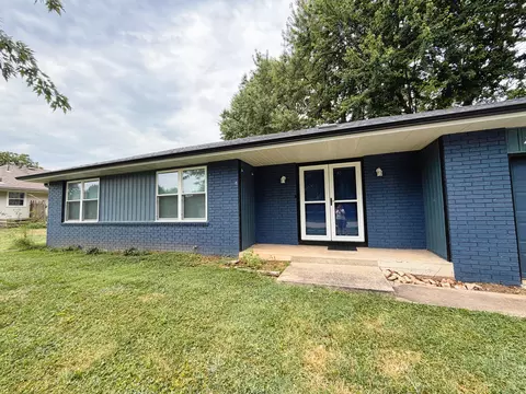 Exterior - 2633 S Weaver Ave, Springfield, MO 65807 photo 3 of 14