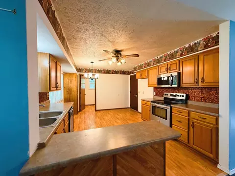 Kitchen - 2633 S Weaver Ave, Springfield, MO 65807 photo 4 of 6