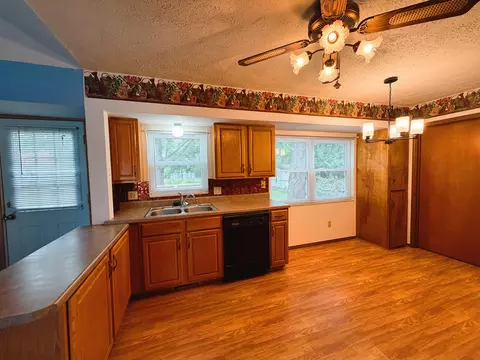 Kitchen - 2633 S Weaver Ave, Springfield, MO 65807 photo 1 of 6