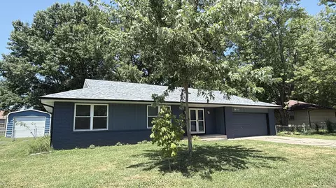 Exterior - 2633 S Weaver Ave, Springfield, MO 65807 photo 1 of 14
