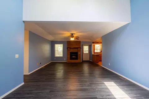 Living - 2633 S Weaver Ave, Springfield, MO 65807 photo 4 of 5