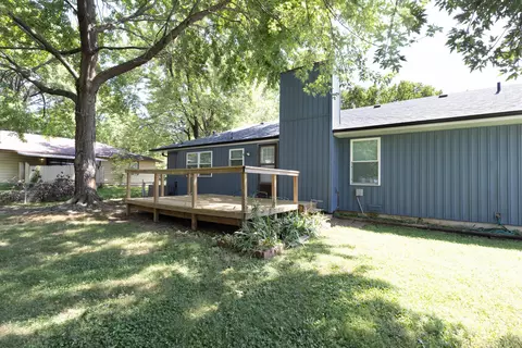 Exterior - 2633 S Weaver Ave, Springfield, MO 65807 photo 6 of 14