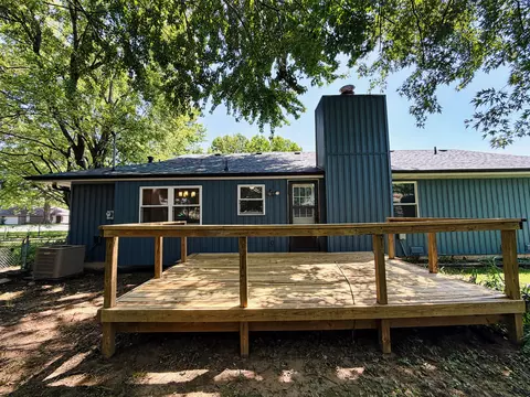 Exterior - 2633 S Weaver Ave, Springfield, MO 65807 photo 5 of 14