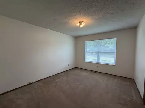 Bedroom - 2633 S Weaver Ave, Springfield, MO 65807 photo 6 of 7
