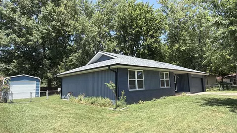 Exterior - 2633 S Weaver Ave, Springfield, MO 65807 photo 4 of 14