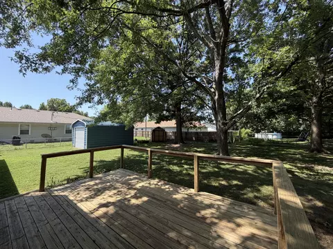 Exterior - 2633 S Weaver Ave, Springfield, MO 65807 photo 9 of 14