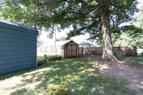 Exterior - 2633 S Weaver Ave, Springfield, MO 65807 photo 7 of 14