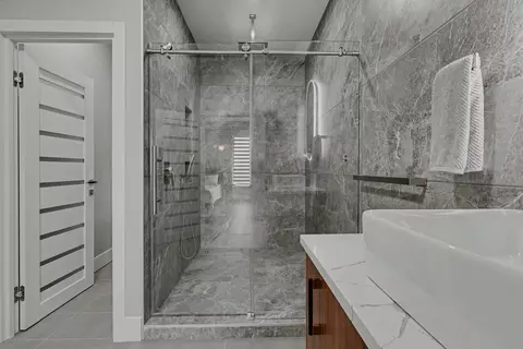 Bath - 391 Sunset Dr, Saddlebrooke, MO 65630 photo 8 of 8
