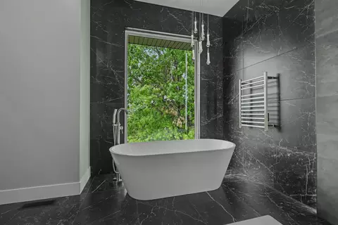 Bath - 391 Sunset Dr, Saddlebrooke, MO 65630 photo 3 of 8
