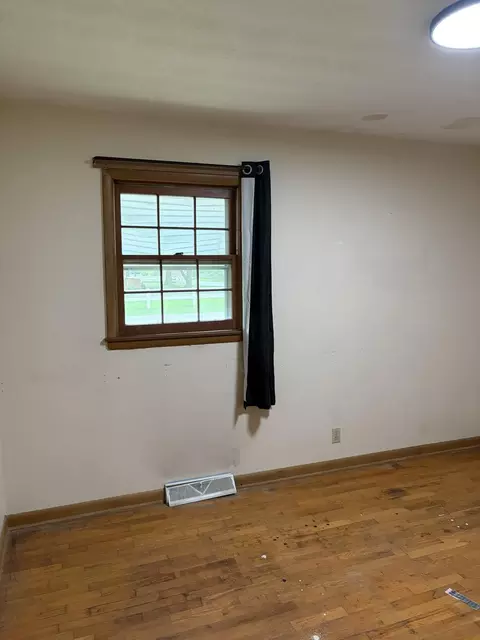 Bedroom - 4003 W Hialeah St, Springfield, MO 65803 photo 2 of 4