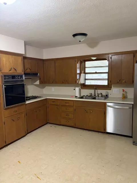 Kitchen - 4003 W Hialeah St, Springfield, MO 65803 photo 1 of 2