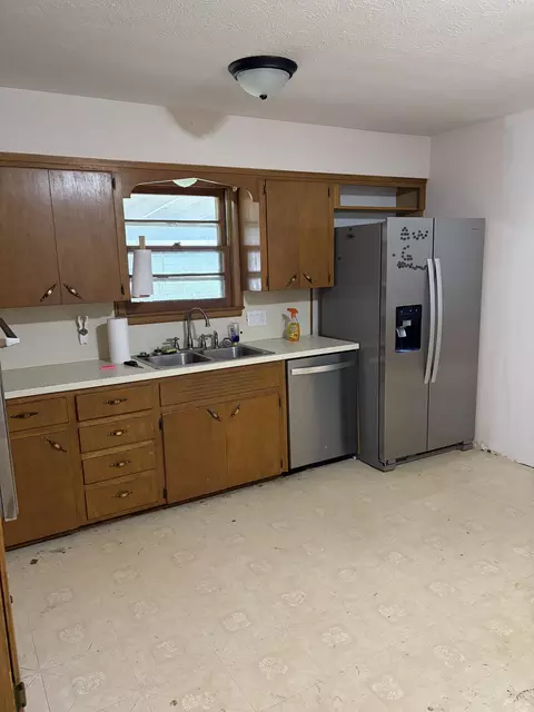 Kitchen - 4003 W Hialeah St, Springfield, MO 65803 photo 2 of 2