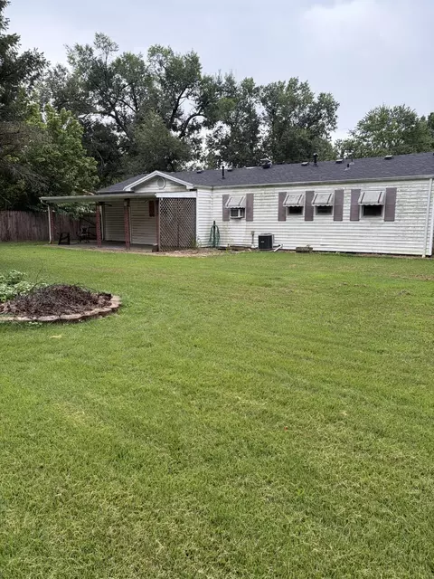 Exterior - 4003 W Hialeah St, Springfield, MO 65803 photo 3 of 4