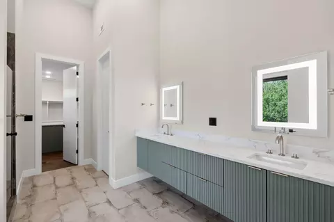 Bath - 254 S Mumford Ct, Springfield, MO 65802 photo 3 of 10