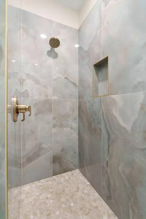 Bath - 254 S Mumford Ct, Springfield, MO 65802 photo 9 of 10