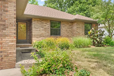 Exterior - 3837 S Parklane Ave, Springfield, MO 65807 photo 5 of 10