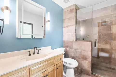 Bath - 3837 S Parklane Ave, Springfield, MO 65807 photo 1 of 4