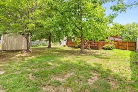 Exterior - 3837 S Parklane Ave, Springfield, MO 65807 photo 9 of 10