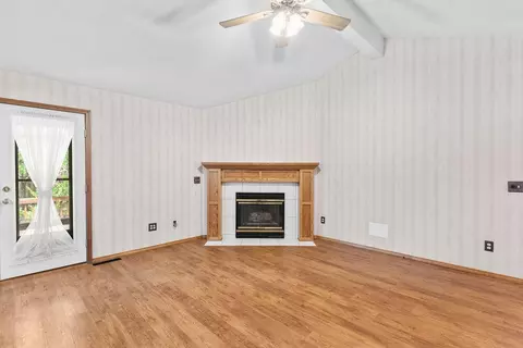 Living - 3837 S Parklane Ave, Springfield, MO 65807 photo 3 of 3