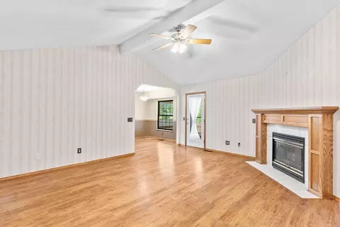 Living - 3837 S Parklane Ave, Springfield, MO 65807 photo 2 of 3